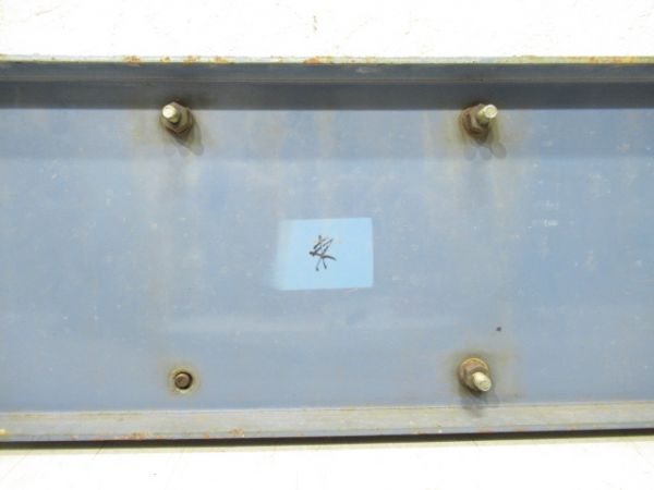 ブロックナンバー「EF64 65」(側面)