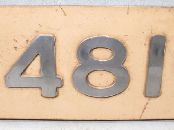 切抜板「サロ 481-61」