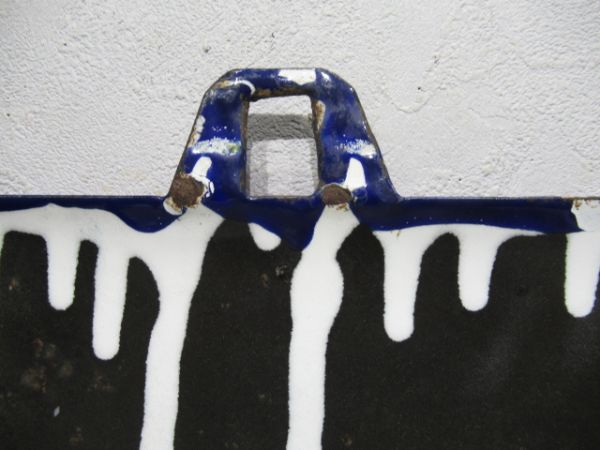 表示板「手小荷物及び貨物扱所 携帯品一時預り所」