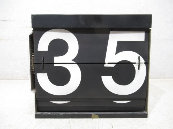 空港用 反転フラップ式案内