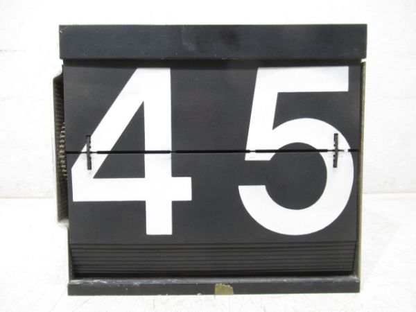 空港用 反転フラップ式案内