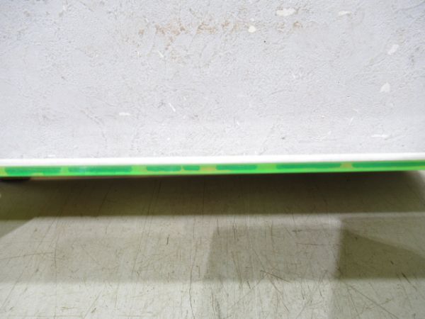 表示板「この席から内側 指定席 / この席から向側 指定席」